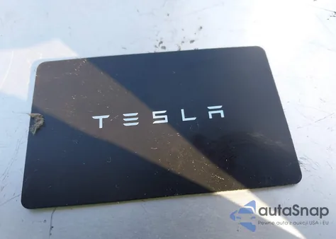 2025 Tesla Model Y Long Range Dual Motor Rear-Wheel Drive z USA, uszkodzony, nr VIN 7SAYGDED4SF281065